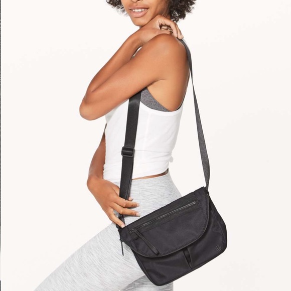 lululemon athletica Handbags - Lululemon Festival Bag II
Black